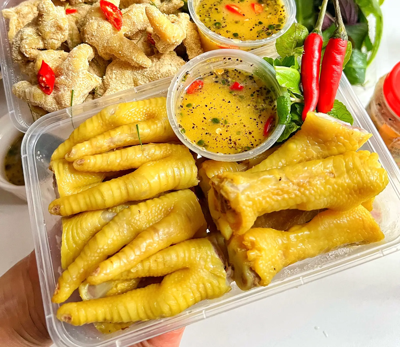 Hình ảnh Chân gà có xương hấp thảo mộc+Chân gà rút xương trộn thính