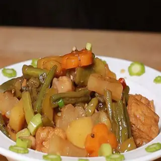 Hình ảnh Cơm rau củ kho thập cẩm 