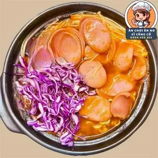 Hình ảnh Mì Cay + Xúc Xích (2 cây)