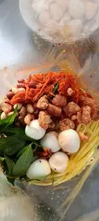 Hình ảnh Bánh tráng trộn tóp mỡ 