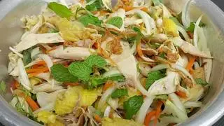 Hình ảnh Cơm chiên gà gé gỏi