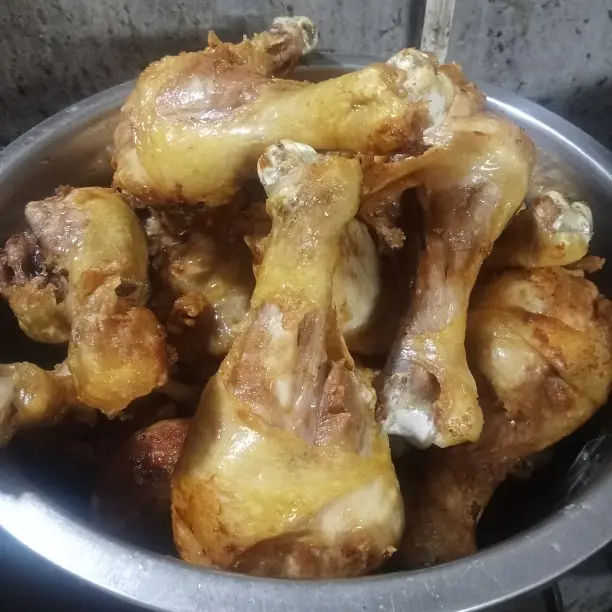 Hình ảnh CƠM RANG GIÒN ĐÙI GÀ TO TẮM SỐT THẦN THÁNH 