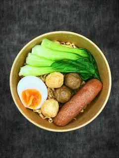 Hình ảnh Mì trộn thập cẩm viên chiên