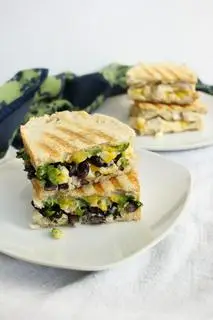 Hình ảnh (V)Avocado mixed beans mozzarella panini