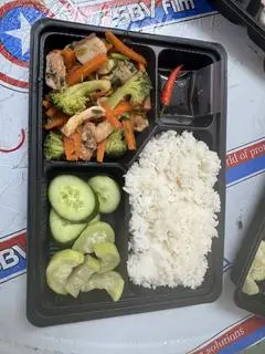 Hình ảnh Cơm thịt xào rau củ