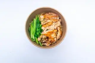 Hình ảnh Mì đùi gà sốt tiêu đen