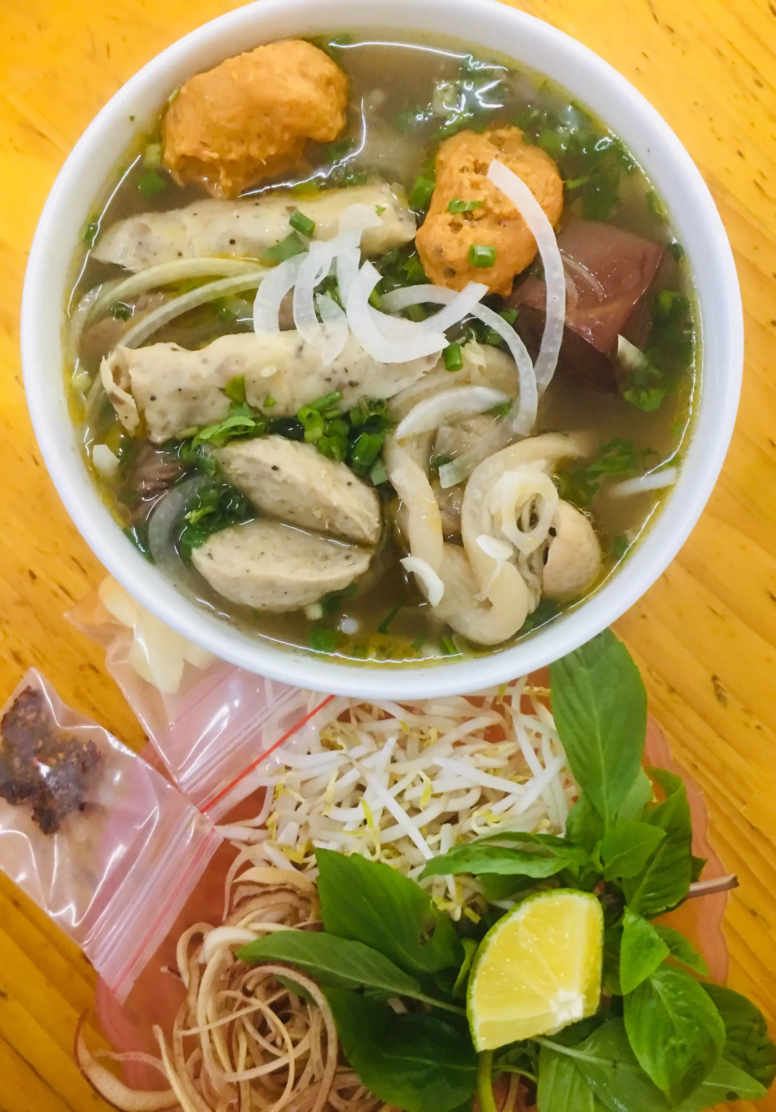 Hình ảnh Bún Bò Huế Bát Đặc Biệt