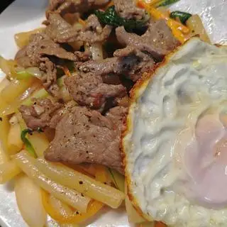 Hình ảnh Nui xào bò + Ốp la