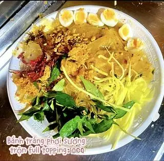 Hình ảnh Bánh tráng ủ bơ trộn khô gà - chà bông - trứng cút