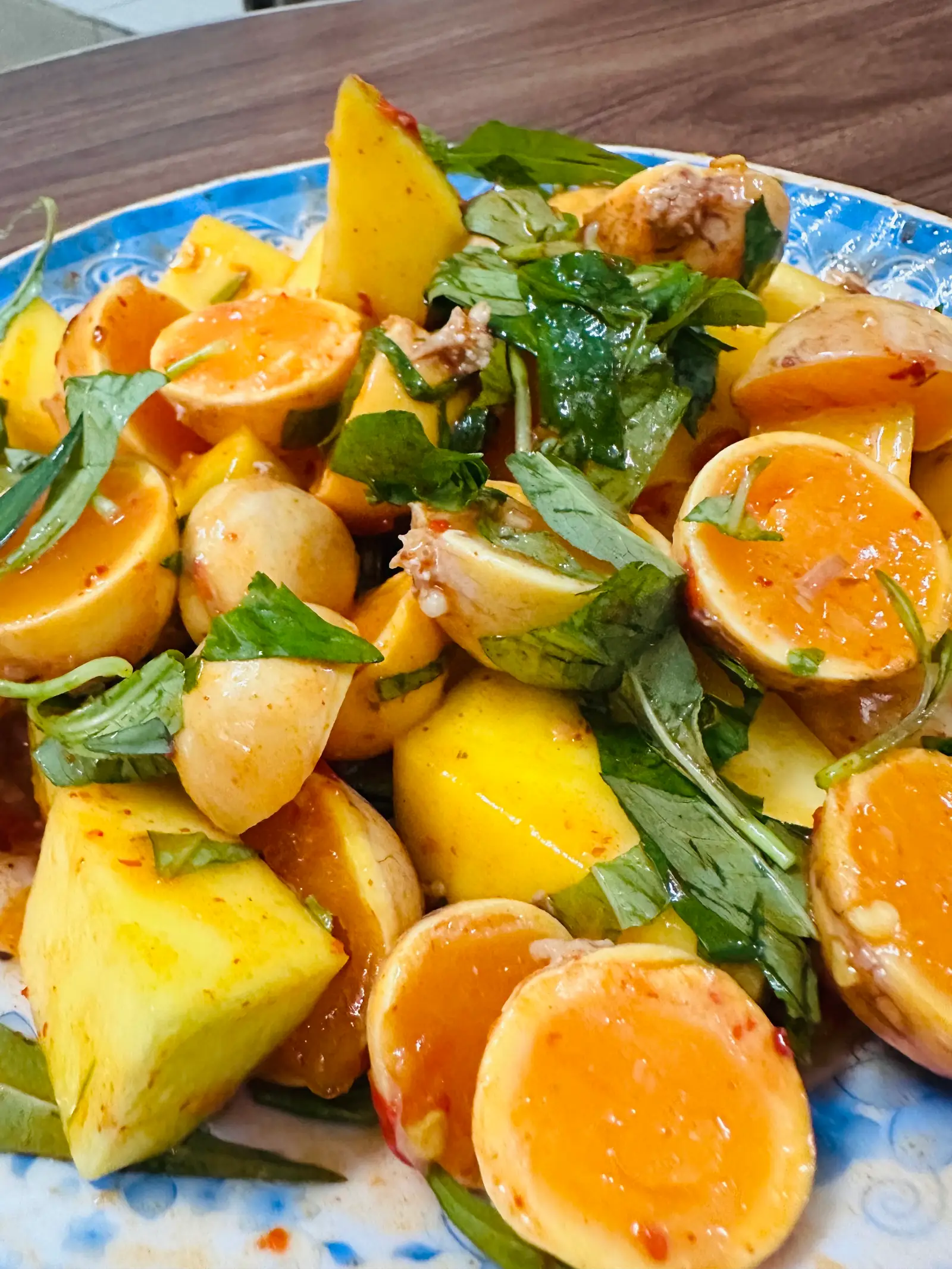 Hình ảnh Chân Sốt Thái Gà Mix Trứng Non