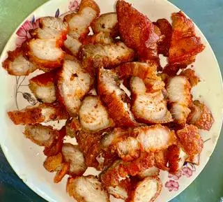 Hình ảnh Cơm ba rọi chiên giòn