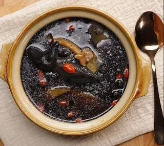 Hình ảnh phần nước Tiềm gà có topping (kỹ tử,hoài sơn, táo đỏ) ( không có gà)) 