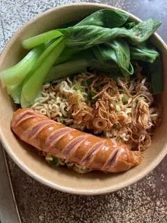 Hình ảnh Mì trộn xúc xích 
