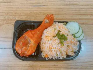 Hình ảnh Cơm gà da giòn đùi