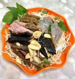 Hình ảnh Nộm đầy đủ có chả bì