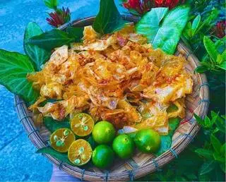 Hình ảnh Bánh tráng phơi sương trộn sa tế,tỏi, hành phi