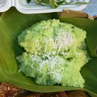 Hình ảnh xôi lá dứa nóng hổi 