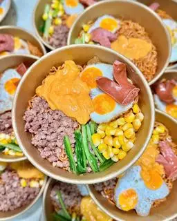 Hình ảnh Mì trộn thịt bằm Sốt phô mai