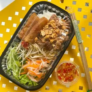 Hình ảnh Bún thịt xào - chả giò