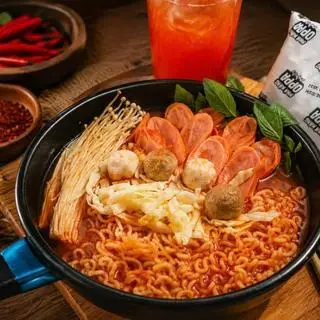 Hình ảnh Mì cay xúc xích cá viên