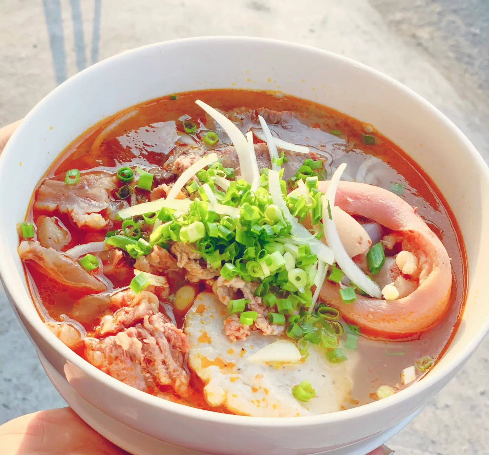 Hình ảnh Bún bò Đầy Đủ (Có Giò) (Tặng 1 Chả Cua)