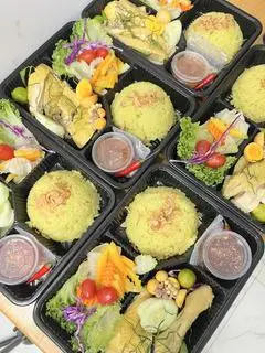 Hình ảnh Cơm cánh gà luộc