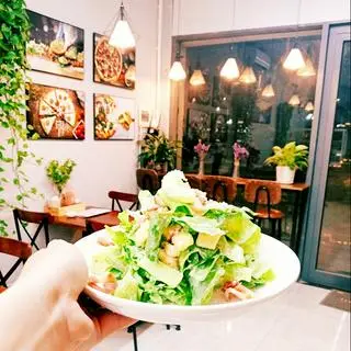 Hình ảnh Classic Ceasar Salad/ Sa lát Hoàng Đế