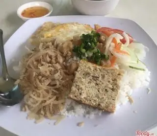 Hình ảnh Cơm bì chả trứng ốp la