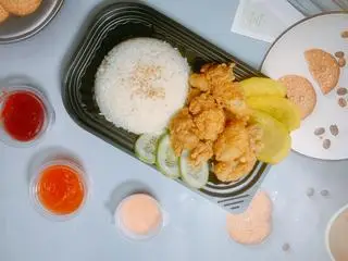 Hình ảnh Cơm Gà Viên Chiên Giòn