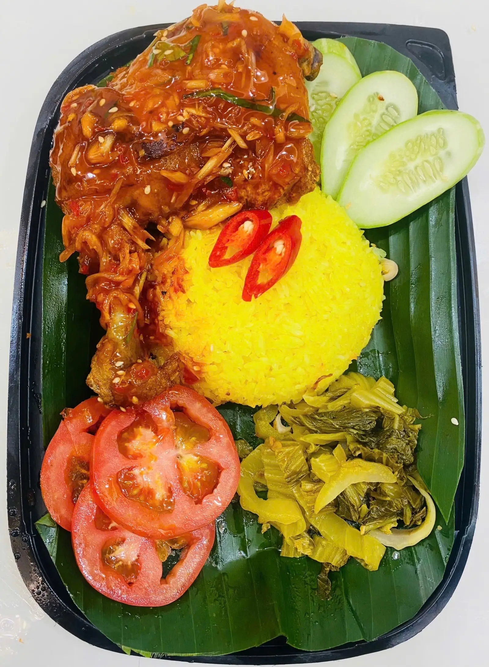 Hình ảnh Cơm đùi gà góc tư sốt Thái - kèm canh - cơm thêm