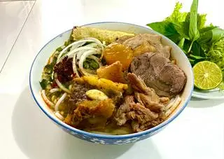 Hình ảnh BÚN BÒ HUẾ TÔ ĐẶC BIỆT