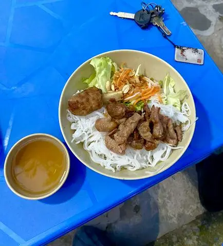 Hình ảnh Không khói vẫn thơm - bún thịt nướng