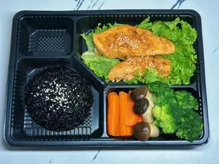 Hình ảnh Cơm gà sốt cay ngọt