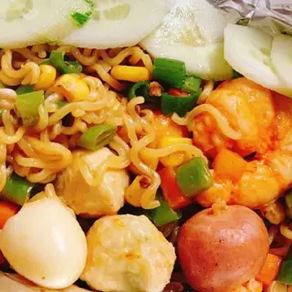 Hình ảnh Mì trộn viên bạch tuộc và viên chả ốc