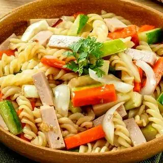 Hình ảnh Nui Xào Bò - Xúc Xích