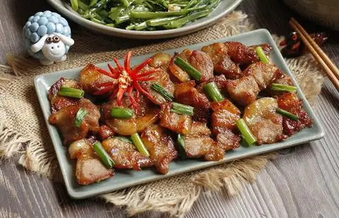 Hình ảnh Cơm ba rọi rang cháy cạnh