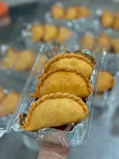 Hình ảnh Bánh Gối Nhân Tôm Thịt Trứng Cút - Bột Bánh Từ Bơ Trứng Bếp tự làm giòn thơm ngon lắm!
