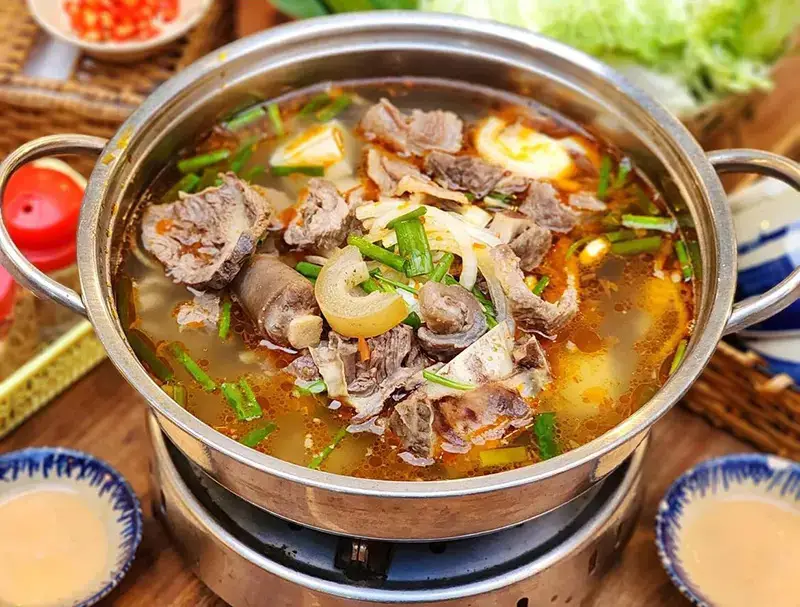 Hình ảnh lẩu bò vừa ( 4-5 người ăn )