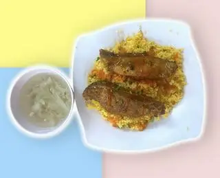 Hình ảnh Cơm gà sốt mắm tỏi + sốt tiêu xanh