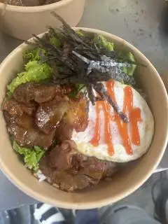 Hình ảnh Cơm Trộn Xá Xíu Trứng