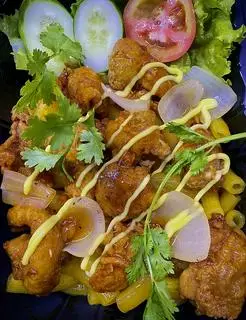 Hình ảnh Nui gà sốt me bơ tỏi