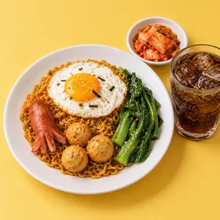 Hình ảnh Mì Trộn Trứng Xúc Xích Cá Viên 