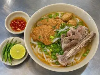 Hình ảnh Bánh canh chả cá + xương