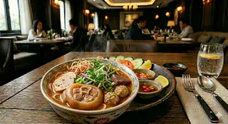 Hình ảnh Bún bò Huế bát đầy đủ  + pepsi