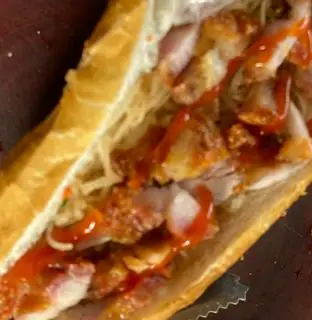 Hình ảnh Bánh Mì Heo Quay + Bì