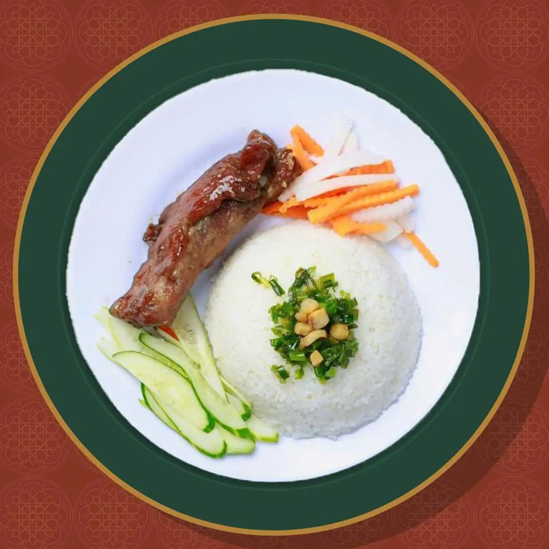 Hình ảnh Cơm sườn que sốt chua cay (Cơm trắng)