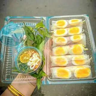 Hình ảnh Bánh tráng cuốn trứng lòng đào