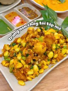 Hình ảnh Trứng gà non cháy tỏi tóp mỡ