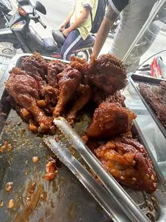 Hình ảnh cơm đùi gà mắm tỏi