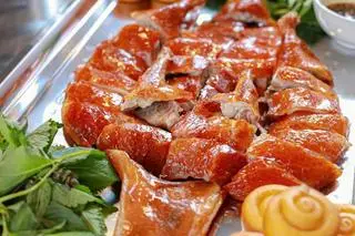 Hình ảnh Vịt quay tỳ bà da giòn - 1 con